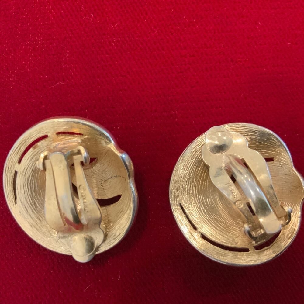 Vintage Trifari Signed Earrings - Picture 2 of 3